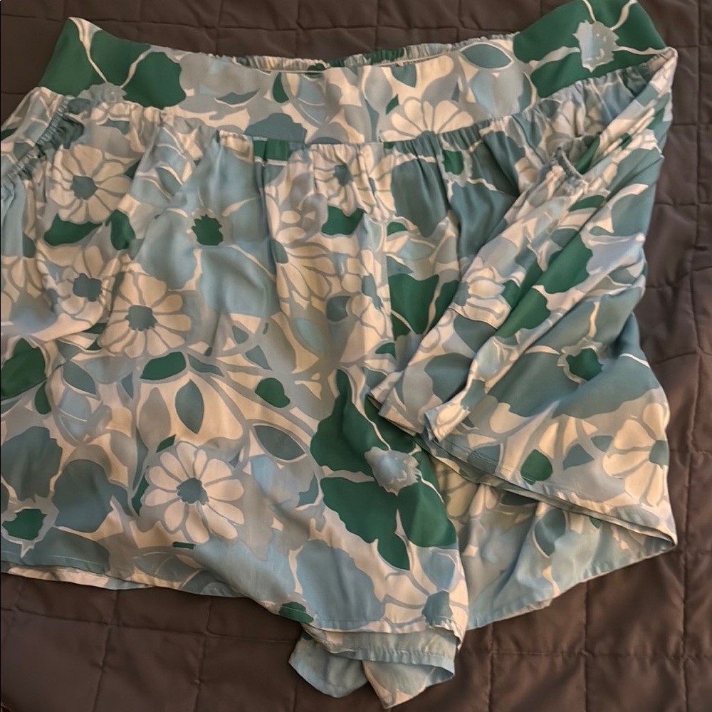 Floral Print Shorts in Green and White